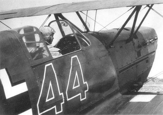 Avia Bk-534 (white outlined 44)