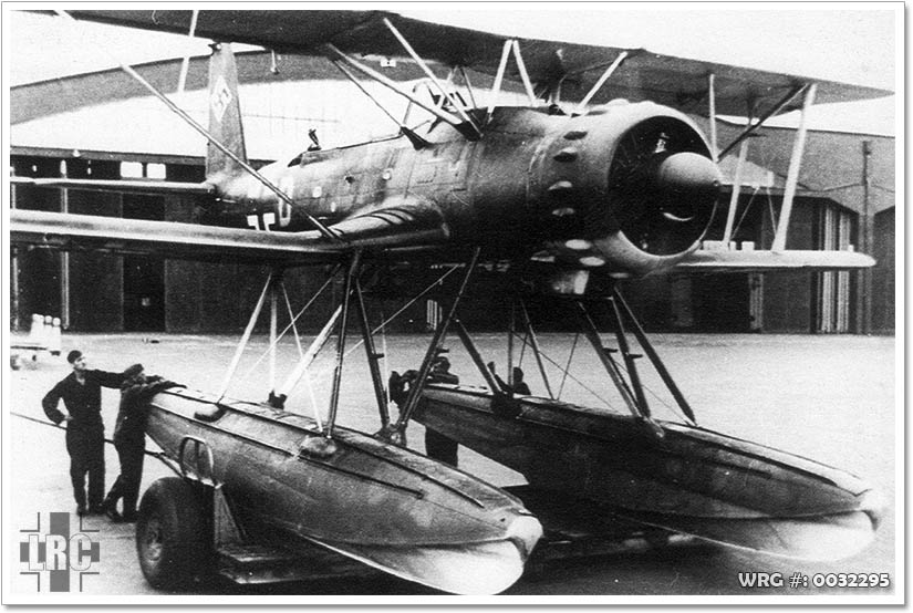 Arado Ar 95A1 of 3 Staffel/Seeaufklärungsgruppe 125(SAGr125) coded 7R+DL, circa 1941 Arado Ar 95A1 of 3 Staffel/Seeaufklärungsgruppe 125(SAGr125) coded 7R+DL, circa 1941