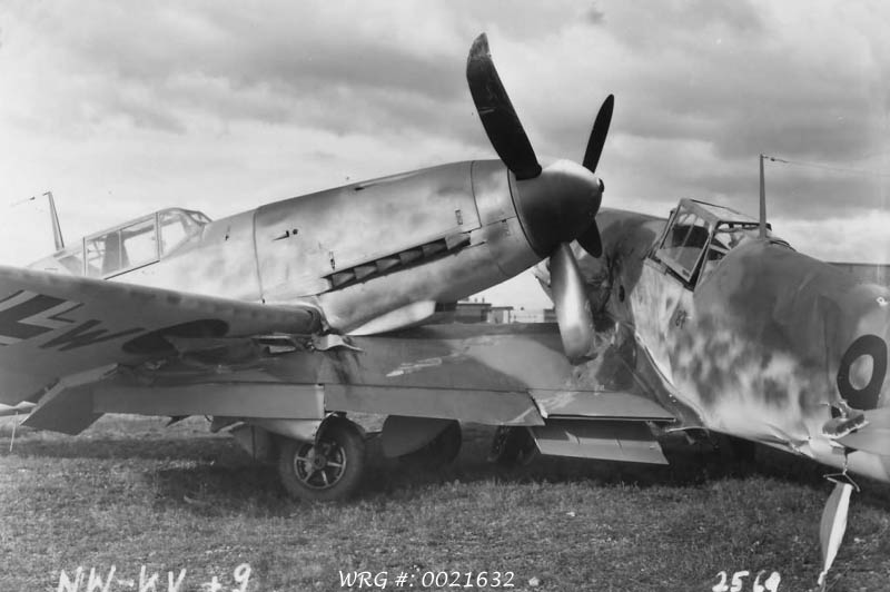 Messerschmitt Bf 109F's collide. WRG #: 0021632