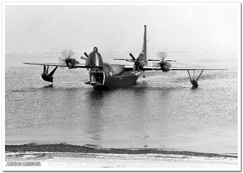 A Convair R3Y-2 Tradewind loading/unloading troops. WRG #: 0022349