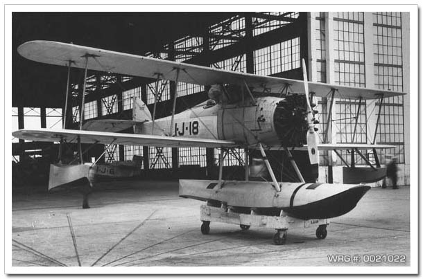 An FU-1 seaplane of VJ 1 in front of a hangar at NAS San Diego, CA, on April 22, 1931. WRG #: 0016489