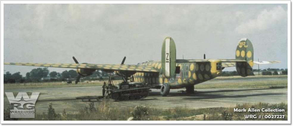 B-24 Liberator/42-7552/Lil Cookie of the 489th BG, used as a flight assembly ship. WRG#: 0027227