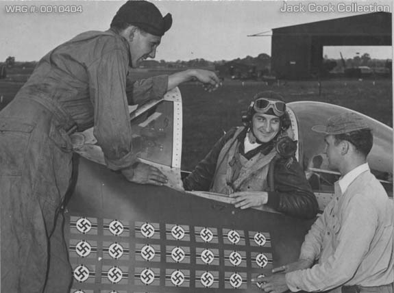 Francis Gabreski and his Ground Crew WRG # 0010404